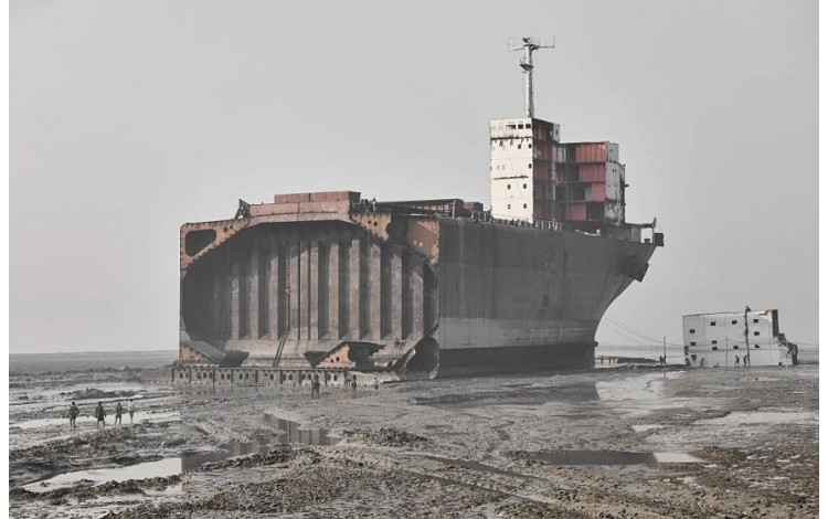 Ship cemeteries around the world: this is how oil tankers and disused cruisers end up